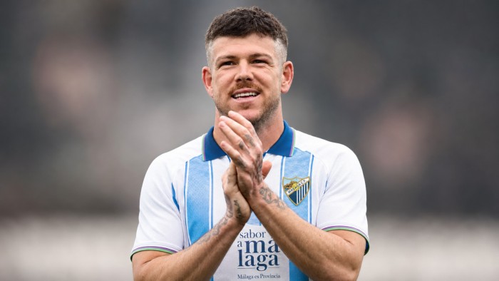 El Málaga deja encarrilada la llegada de Alberto Moreno