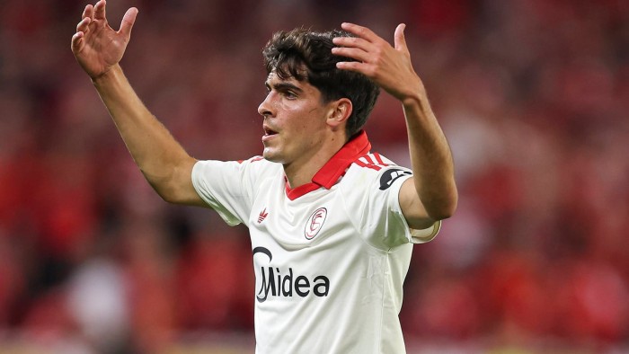 Juanlu Sánchez enfila una posible salida del Sevilla hacia Bournemouth