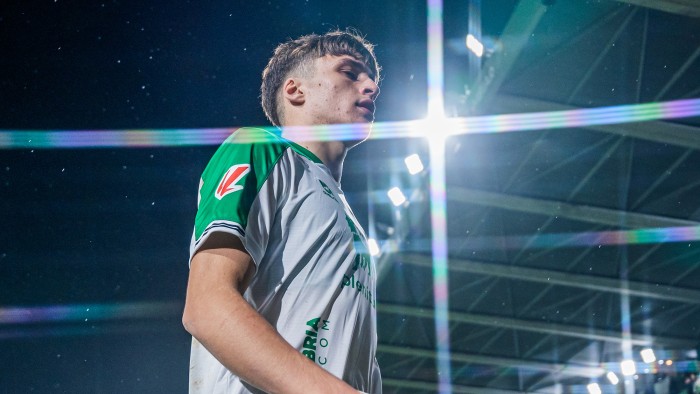 Jorge Salinas y Gustavo Puerta, las dos incógnitas que pueden cambiar el verano del Racing de Santander