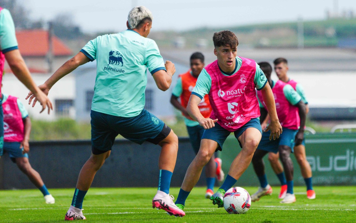 El FC Barcelona acelera por Jorge Salinas: reunión en Santander y el Racing se mantiene firme en los 16 millones