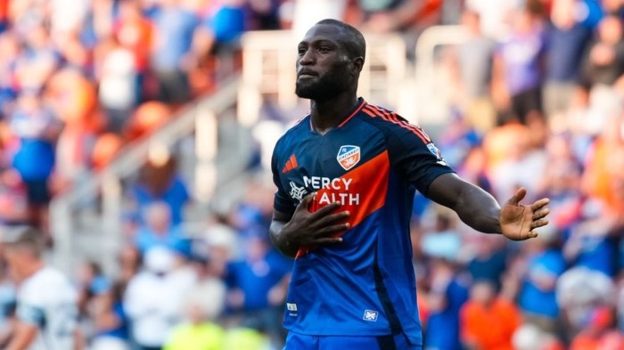 El Betis mantiene abierta la vía Denkey pese al alto coste