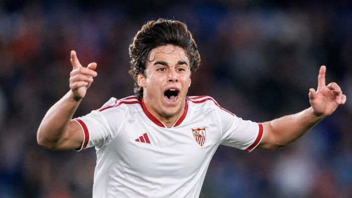 ¿Podría regresar Carlos Álvarez al Sevilla en este mercado de fichajes?