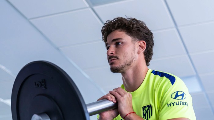 Julián Álvarez reitera a Simeone su deseo de fichar por el Barcelon