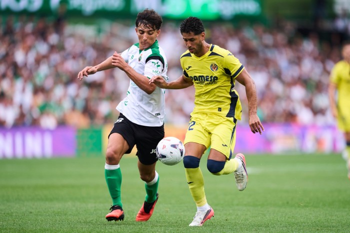 El Racing vuelve a Primera con un 2-2 de vértigo ante el Villarreal