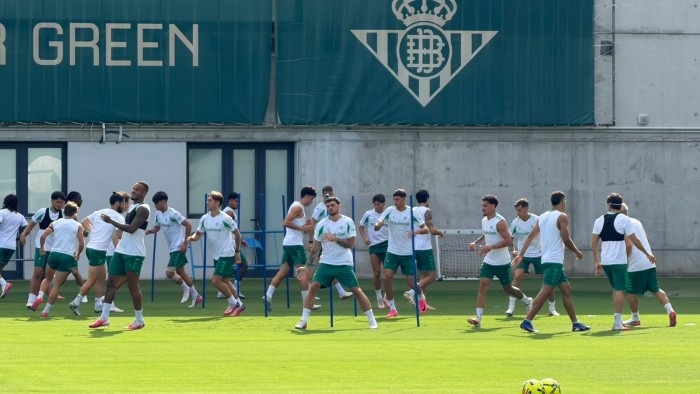 Parrot suma un nuevo entrenamiento y apunta a Mestalla