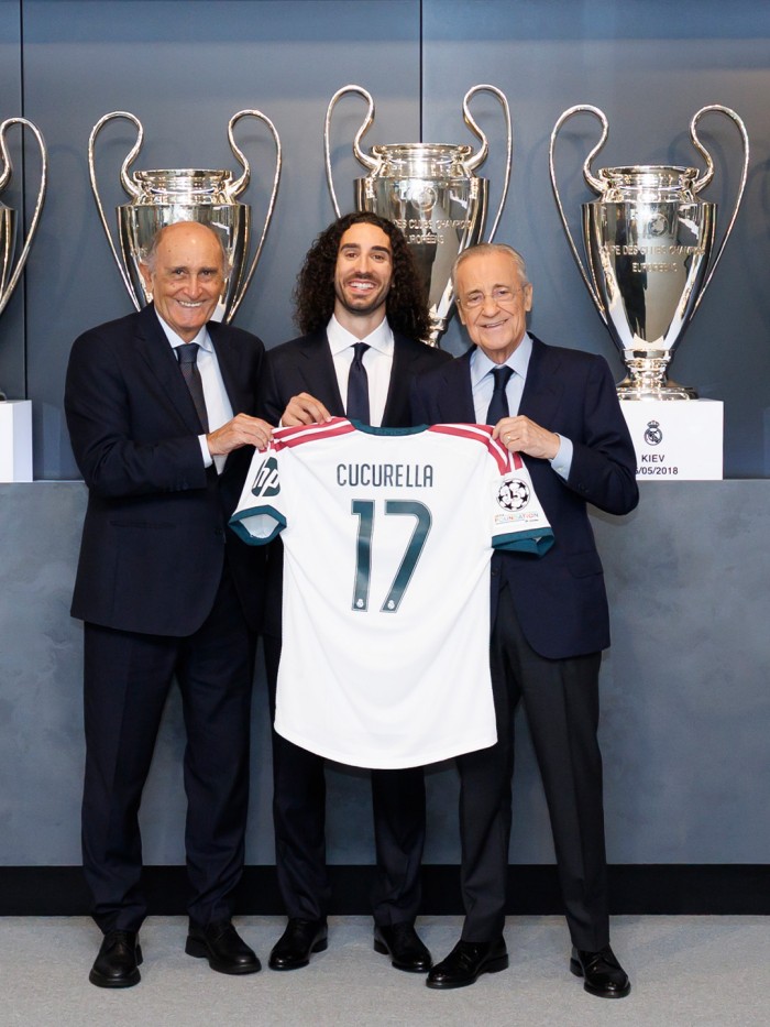 Cucurella, presentado: agradecido, feliz y ansioso por vivir el ambiente de Champions en su nueva casa