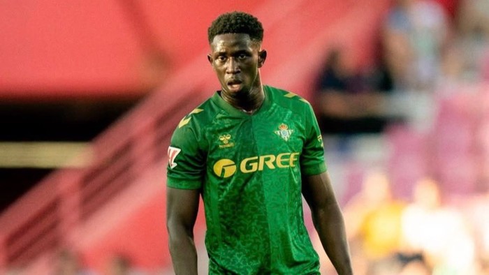 Bouaré encamina su salida del Betis y jugará en el Rayo