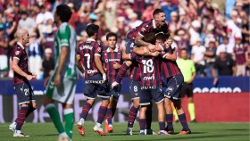 Brugu&eacute; scores twice and takes center stage in Comunio