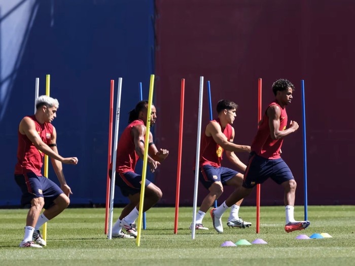 Flick prueba un once renovado para recibir al Rayo Vallecano