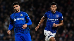 Málaga gain depth from the cupboard with a double signing