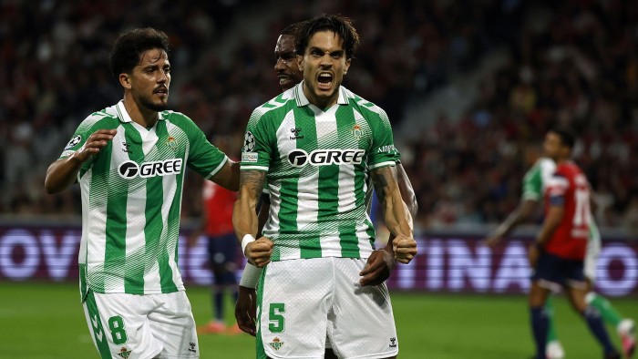 Pellegrini mira al banquillo tras la Champions: tres jugadores ganan enteros ante el Villarreal