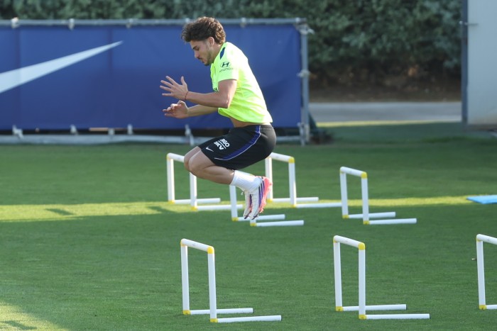 Alarma con Julián Alvarez: abandona el entrenamiento y peligra su presencia ante la Real Sociedad