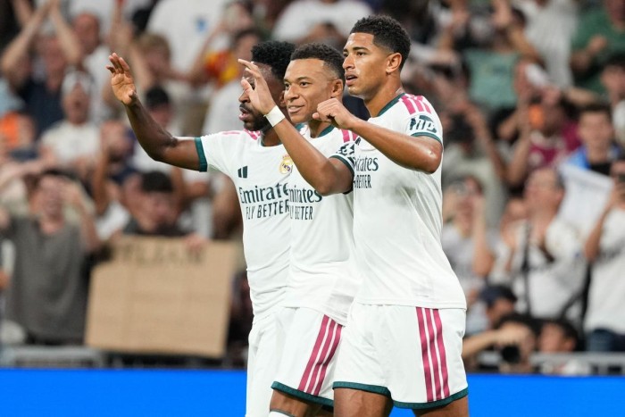 El Real Madrid golea al Rayo Vallecano, pero las dudas siguen. Mejores jugadores Comunio del partido.