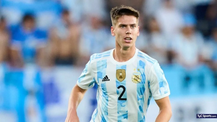 Foyth regresa a España para continuar con su recuperación