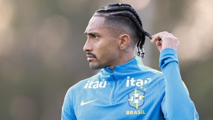 Raphinha no descansa con Brasil y crea preocupación en el Barcelona