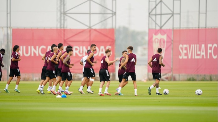 Vargas y Kike Salas dan un paso clave antes del Sevilla-Aston Villa
