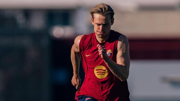 De Jong entrena con el grupo