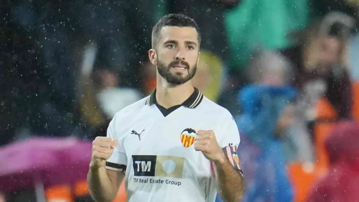 Gayà pone todo de su parte para seguir en Mestalla