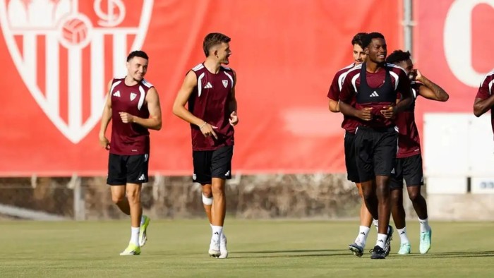El Sevilla vuelve al trabajo con cinco ausencias y buenas noticias para Luis García Plaza