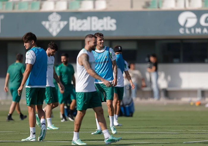 El Betis recupera efectivos, pero Lo Celso y Valentín Gómez siguen un plan especial antes de Osasuna