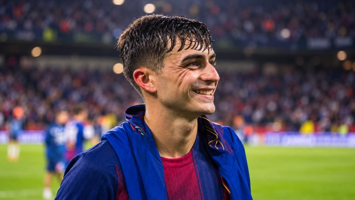 Pedri pide el cambio ante el Galatasay, pero no hay lesión
