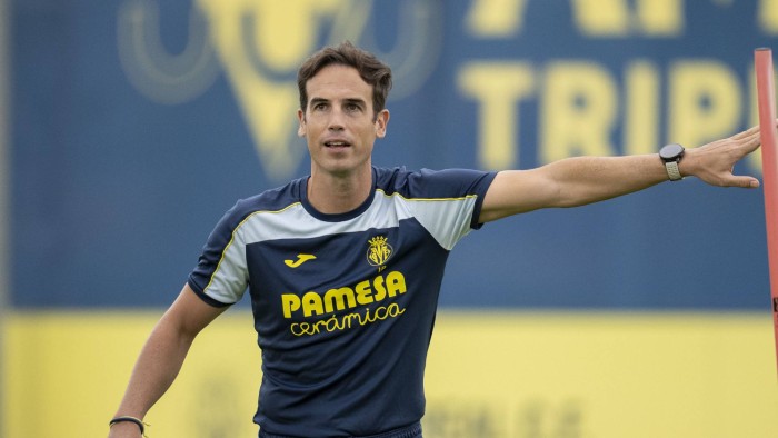 Iñigo Pérez prepara una revolución en el once del Villarreal ante el Elche