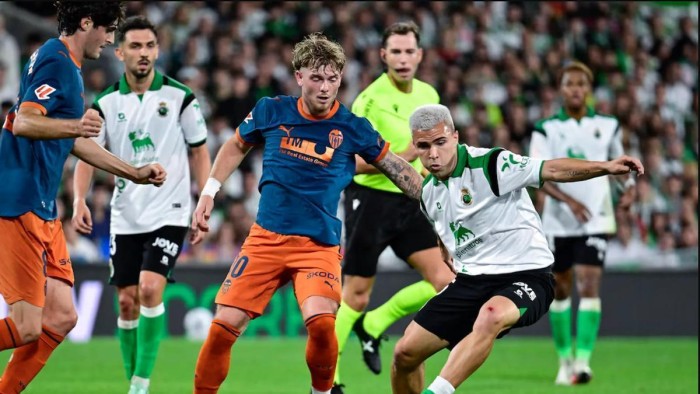 El Valencianismo no perdona a Harvey Elliott y este pide perdón