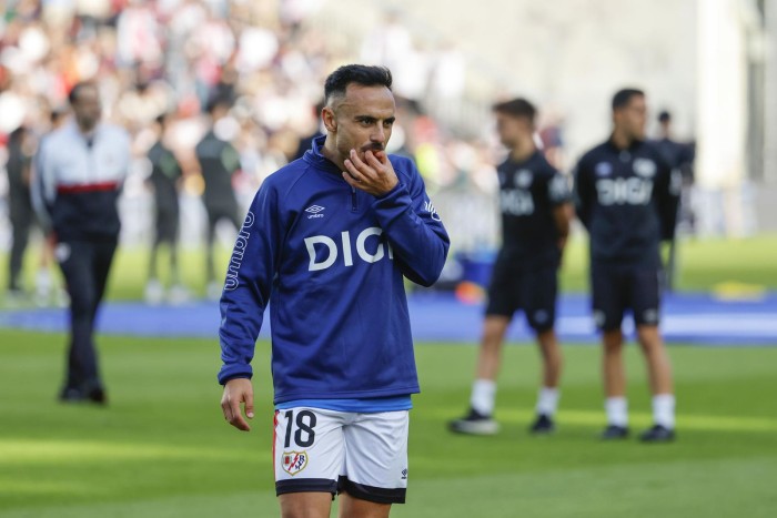 Álvaro García se marcha al descanso por un problema muscular ante el Celta
